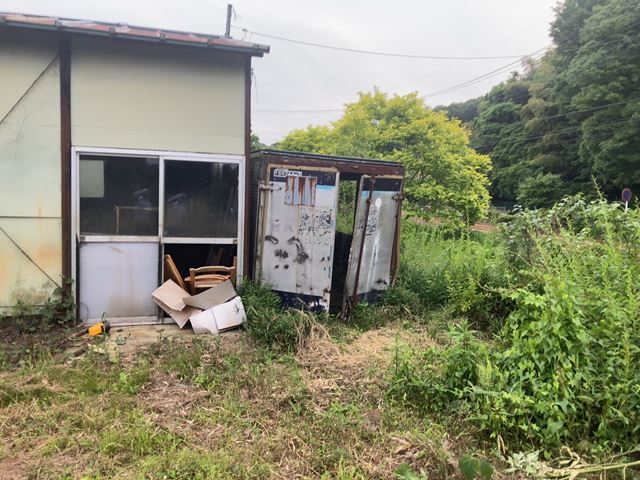 倉庫解体残置物撤去処分工事(神奈川県横浜市緑区長津田)中の様子です。